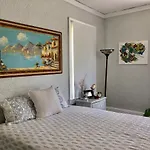 Comfy And Spacious Suite With Free Parking